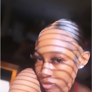Meet your Posher, Delecia